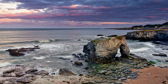 La roche Percée et la Mer