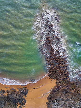 Les pierres en mer
